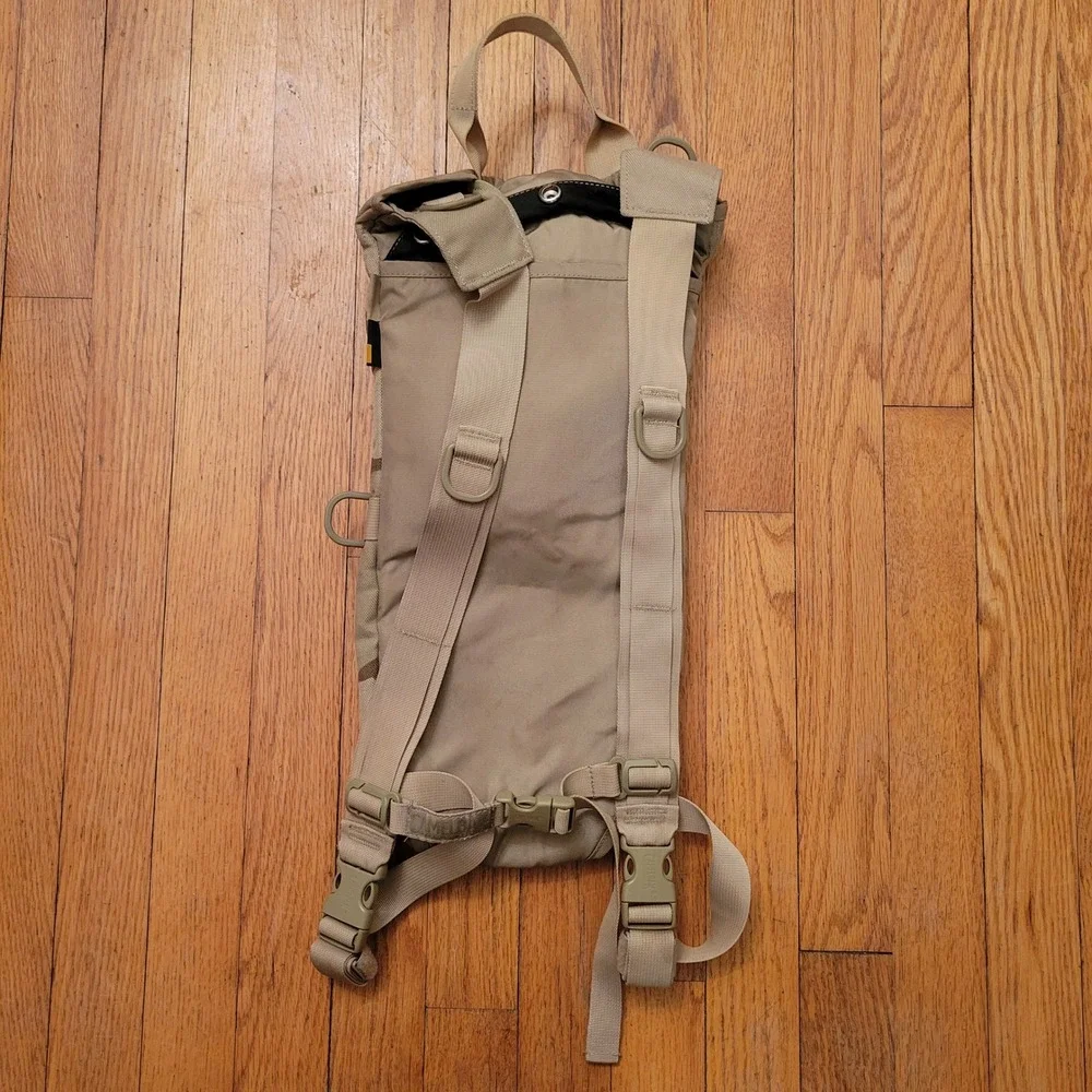 Camelbak Maximum Gear Hydration Pack Desert Camo Tactical Backpack Water Bladder